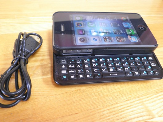 iPhone用ケースキーボードとUSBケーブル iPhone用ケースキーボードとUSBケーブル