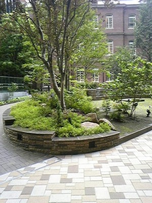 丸の内パークビル中庭