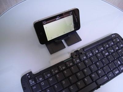 iPhone4とリュウド外付けキーボード