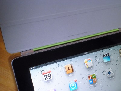 ipad2とスマートカバーの接合部分