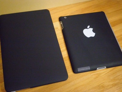 ケース装着後のMacBookAirとiPad2