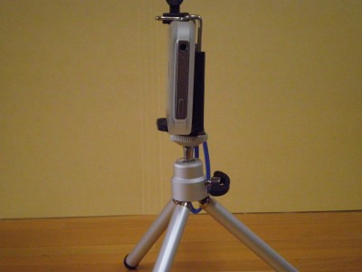 8倍光学望遠レンズセットのネジ式ホルダーにiPhone4sを装着