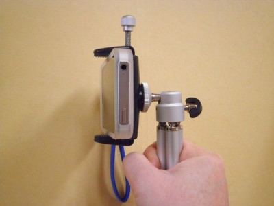 iPhone三脚固定ホルダーにiPhone4sを装着