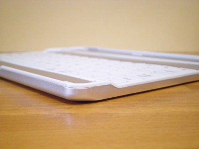 【HAIKAU】 ニューモデル iPad2 bluetoothキーボード内蔵アルミケースの手元部分