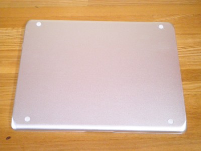 【HAIKAU】 ニューモデル iPad2 bluetoothキーボード内蔵アルミケースの裏面