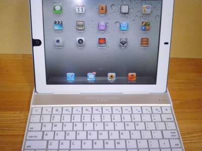 【HAIKAU】 ニューモデル iPad2 bluetoothキーボード内蔵アルミケースにiPad2を立ててみたところ 【HAIKAU】 ニューモデル iPad2 bluetoothキーボード内蔵アルミケースにiPad2を立ててみたところ
