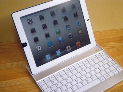 iPad2とケース型Mobile Bluetooth Keyboard