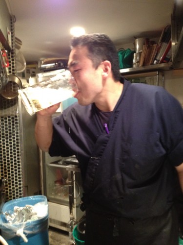 裏町酒場の織笠店長