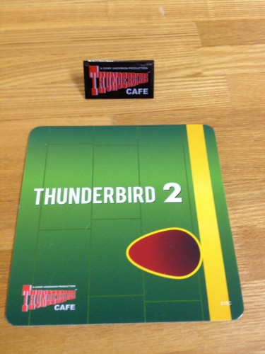 サンダーバードカフェでもらったバッジとコースター サンダーバードカフェでもらったバッジとコースター