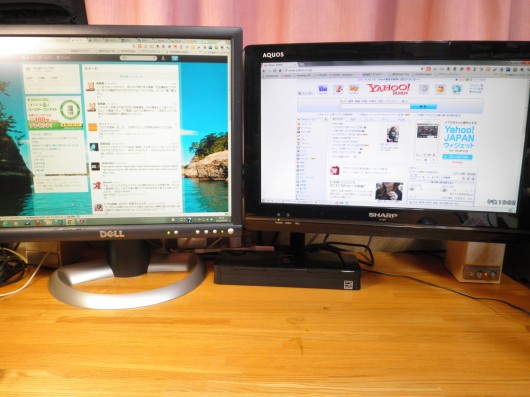 液晶モニターを1台減らし、アクオスをPC兼用に