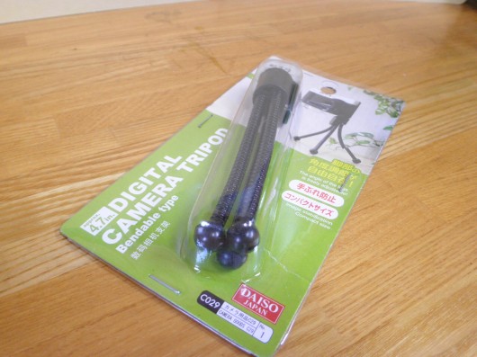 ダイソーのデジカメスタンドをiPadのスタンドに