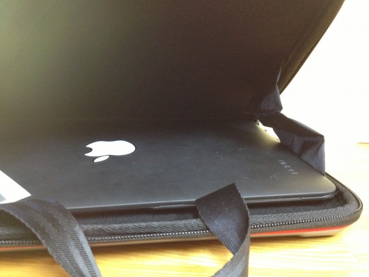 king color collection ラップトップ PC用キャリングケースにMacbookAirを入れてみた