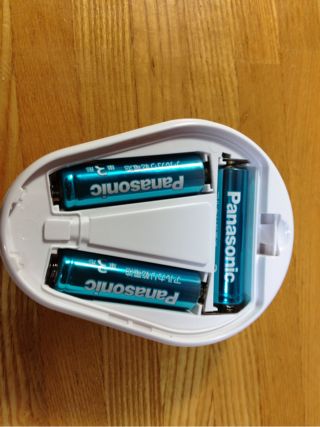 ILED/乾電池式センサーライトLSL-0.5に単三電池を入れたところ