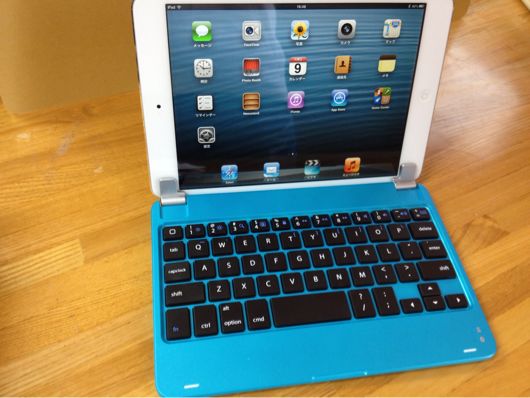 「iPad mini 用 ワイヤレス キーボード BooKey Pro」を装着したiPad mini