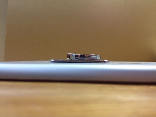 Bunker RingをiPadminiに装着して横から見たところ Bunker RingをiPadminiに装着して横から見たところ