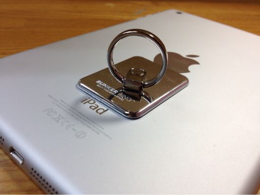 Bunker RingをiPadminiに装着してみたら非常に快適 Bunker RingをiPadminiに装着してみたら非常に快適